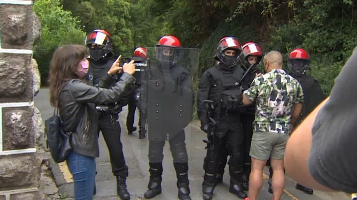 Telediario 1 - La Ertainzta evita que un millar de vecinos desalojen por la fuerza a unos okupas