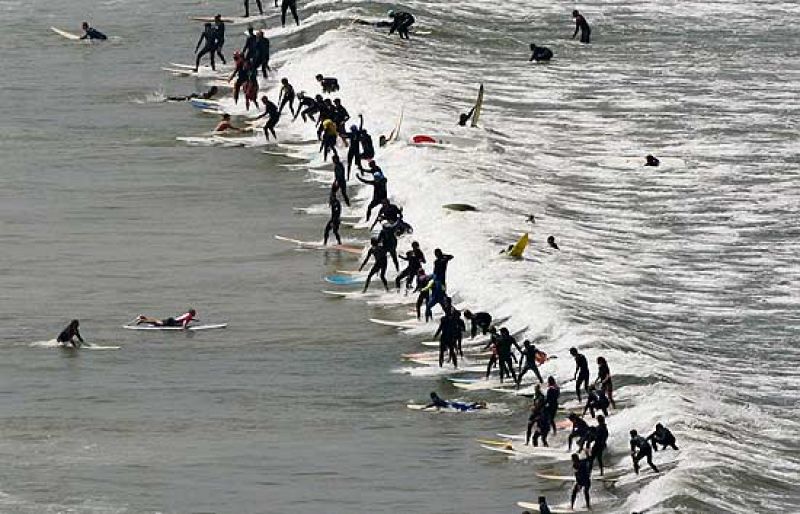 Récord Guinness surfeando una ola