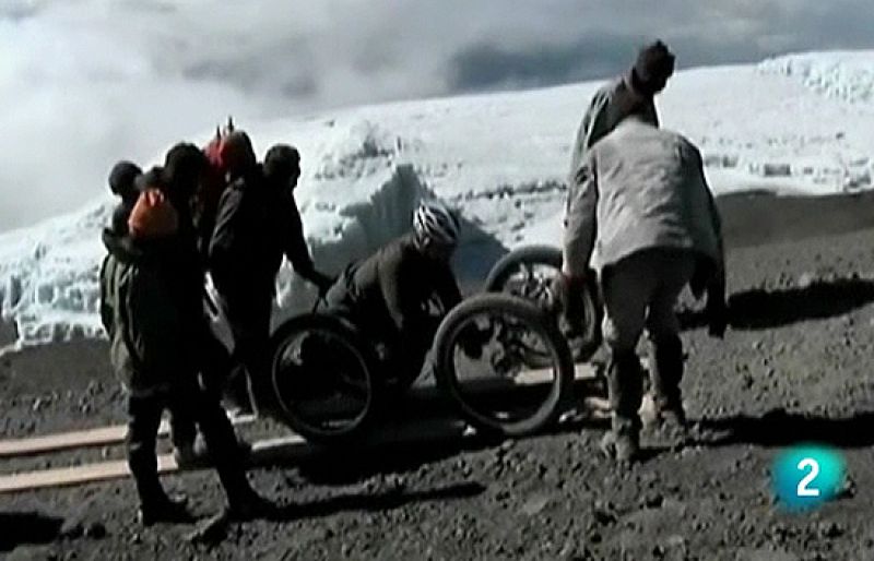 Un campeón paralímpico ha ascendido al 'Techo de Africa', el Kilimanjaro, con su propia fuerza.