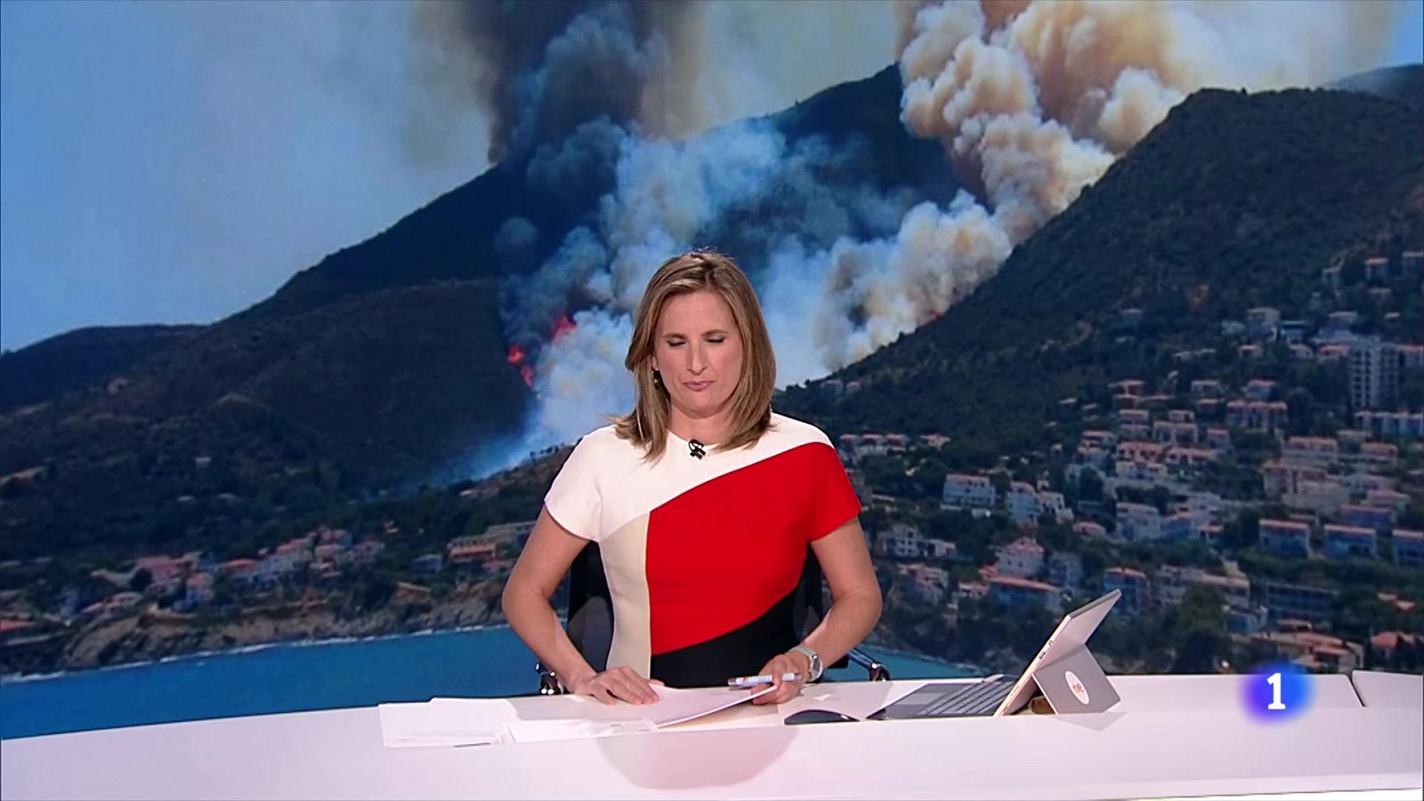 Un incendio afecta al parque natural del Cap de Creus y obliga a evacuar tres urbanizaciones y un monasterio