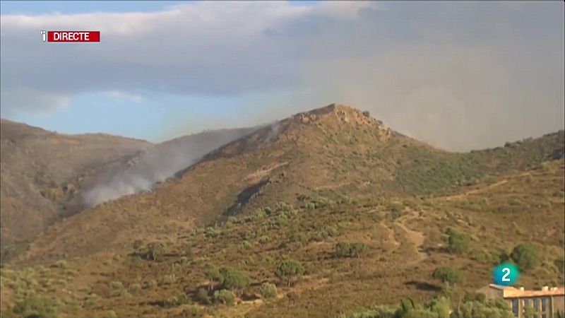 Els bombers seguiran treballant durant la nit per estabilitzar l'incendi de LLançà