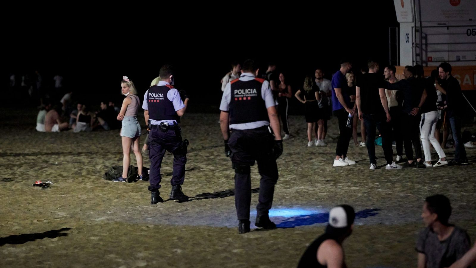 Toques de queda y cierres perimetrales para frenar el aumento de casos | Ver