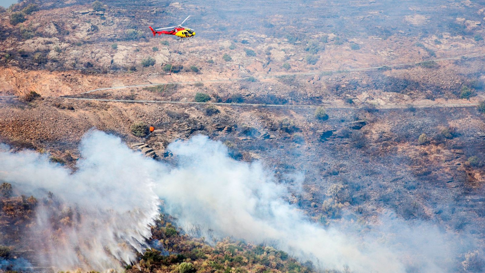 Telediario Fin de Semana: El incendio de Girona quema más de 500 hectáreas y obliga a evacuar a 350 personas | RTVE Play