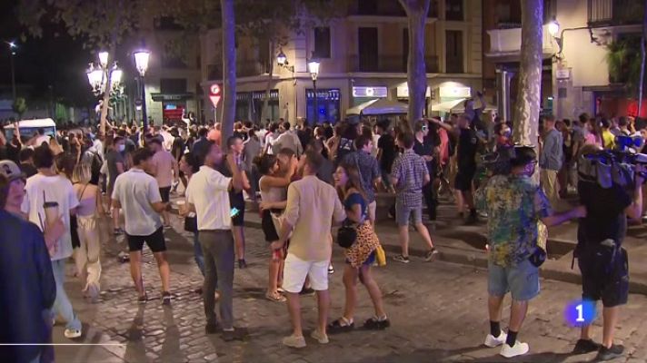 L'Informatiu - Primera nit de toc de queda amb algunes aglomeracions i 4.357 desallotjats