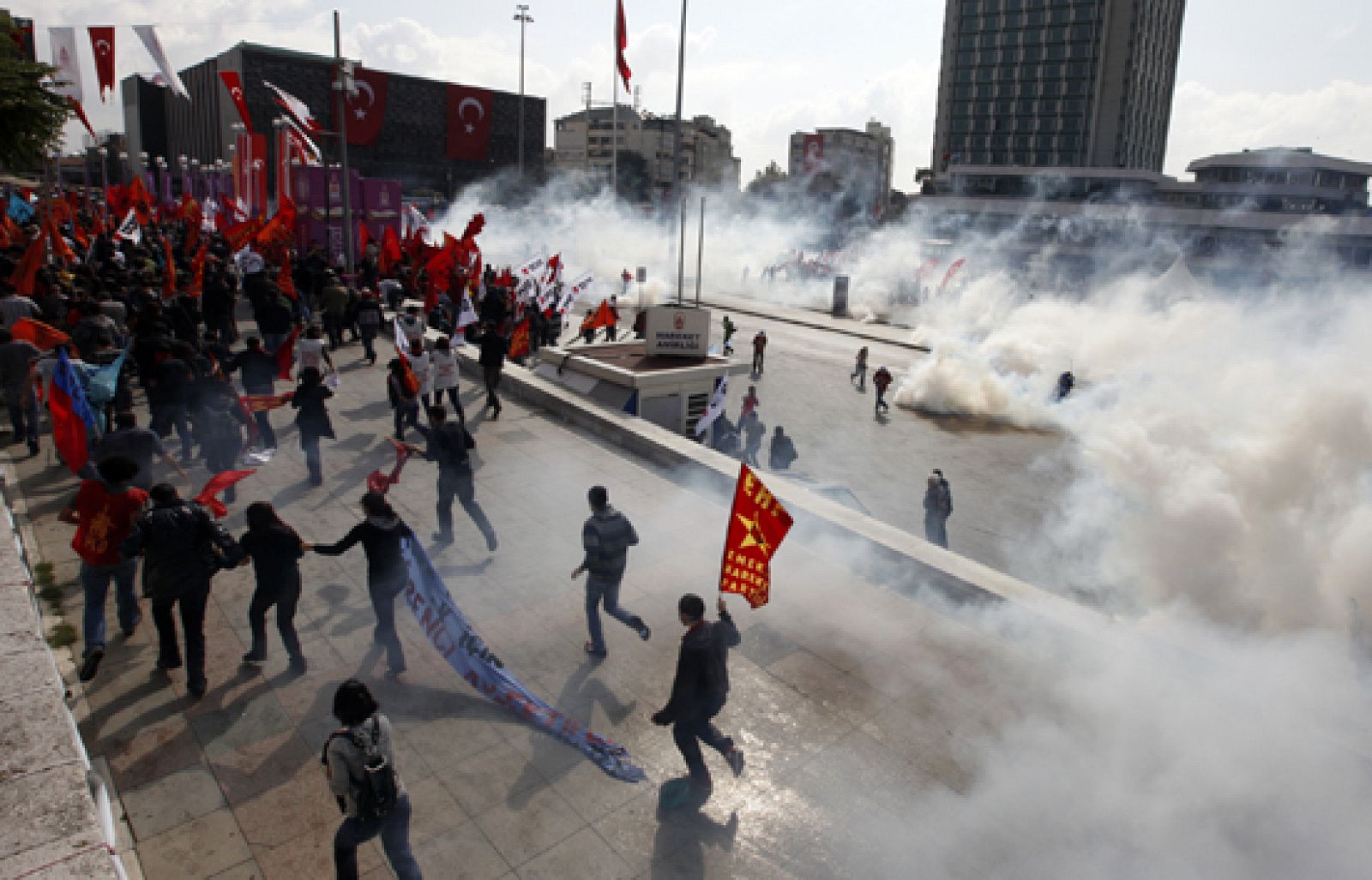 Protestas en las calles de Estambul contra el FMI | Ver