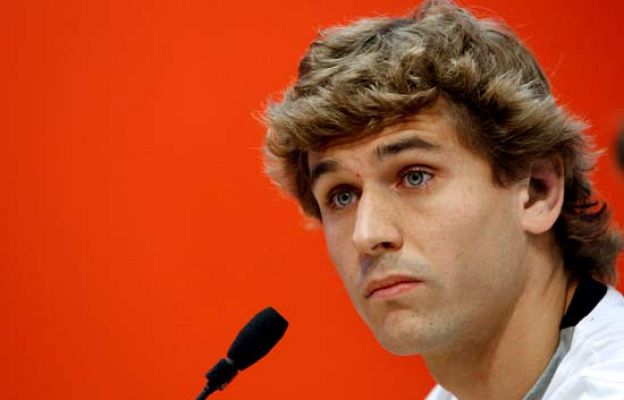  - Llorente ataca a Nivaldo