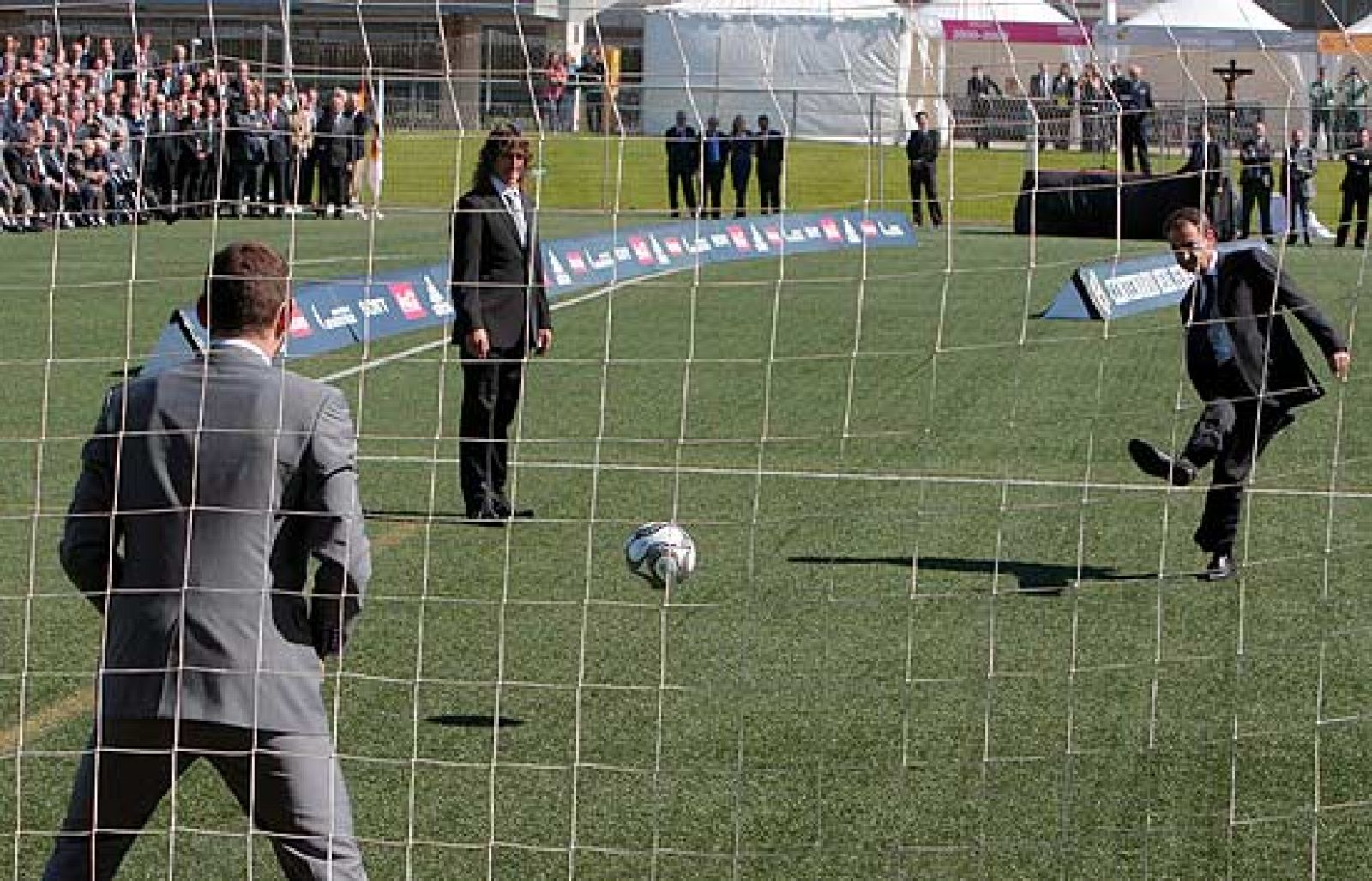 Zapatero le mete un gol a Casillas