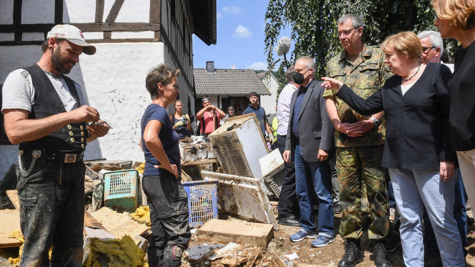 Merkel visita las localidades más castigadas por las inundaciones