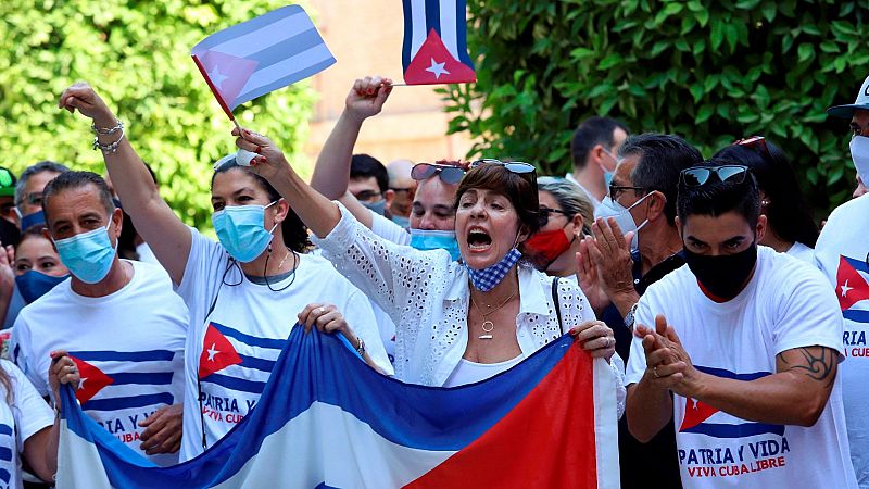 Los cubanos en España, pendientes de la situación en la isla  