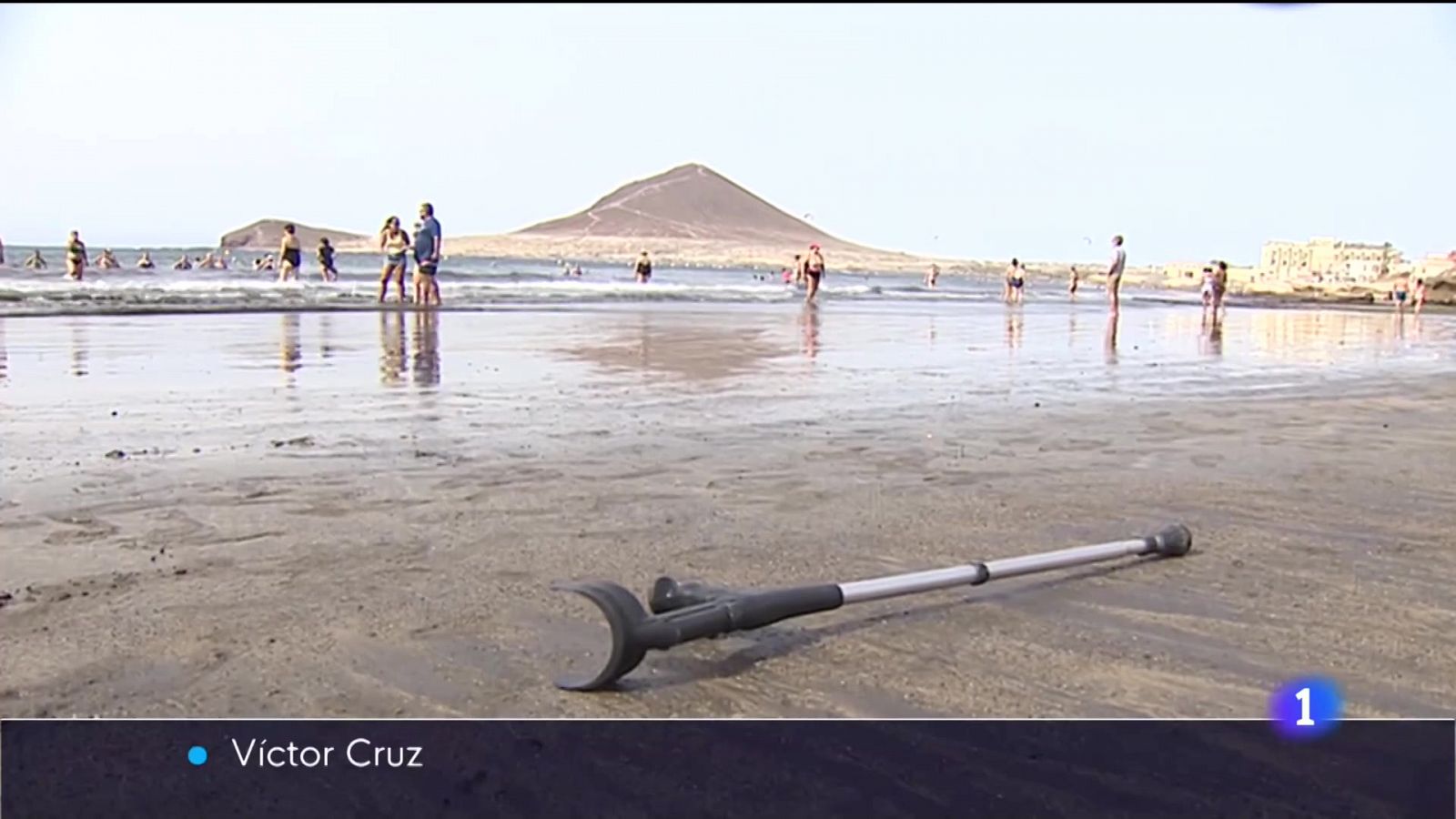 Telecanarias: En Canarias 180 mujeres hacen terapia en el mar contra la fibromialgia | RTVE Play