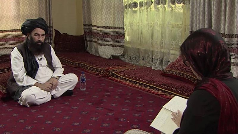 TVE habla en Afganistán con un exlíder de los talibanes y con una de las pocas mujeres que negocia con ellos
