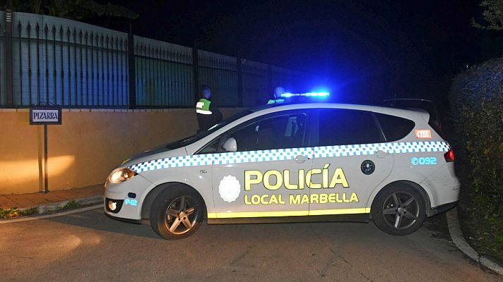 Telediario 2 - Once heridos después de que un vehículo arrase las terrazas de varios restaurantes en Marbella