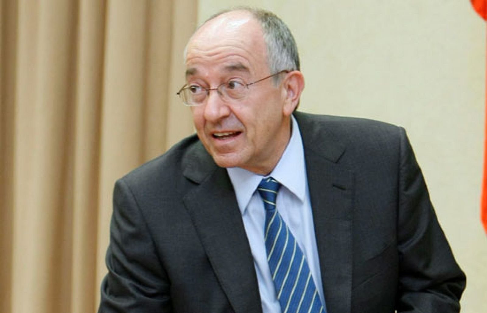 El gobernador del Banco de España, Miguel Angel Fernández Ordóñez, ha dicho que no se debe ir más alla de los niveles actuales de déficit público. 