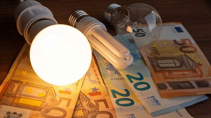 Telediario 1 - El precio de la luz bate este miércoles el récord histórico, con más de 106 euros/MWh