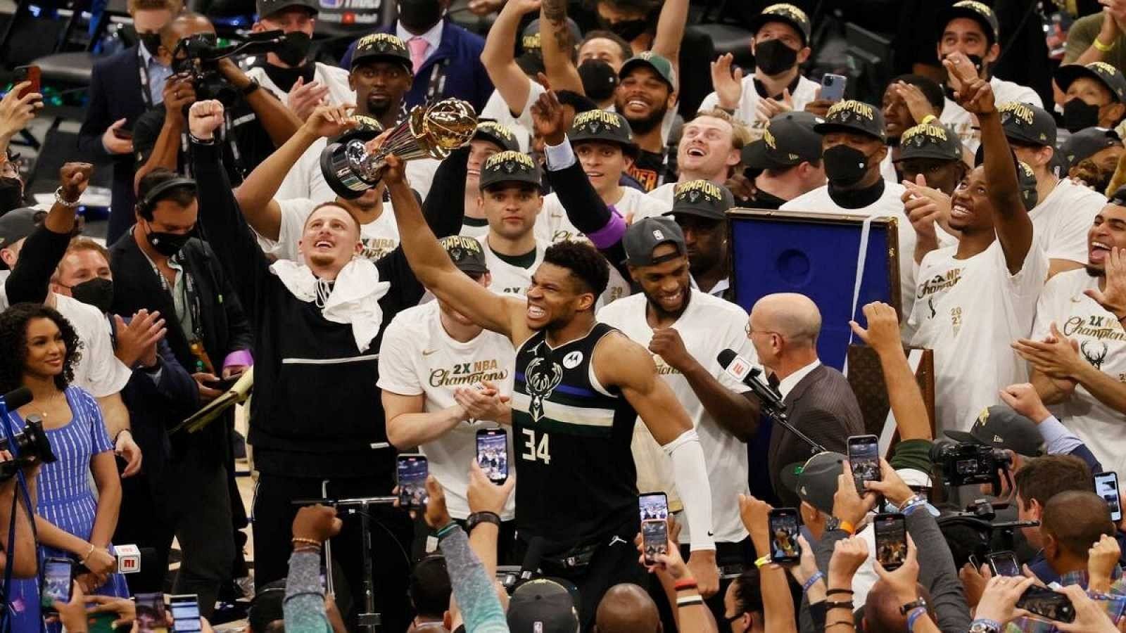 Los Bucks ganan el anillo de campeones de la NBA