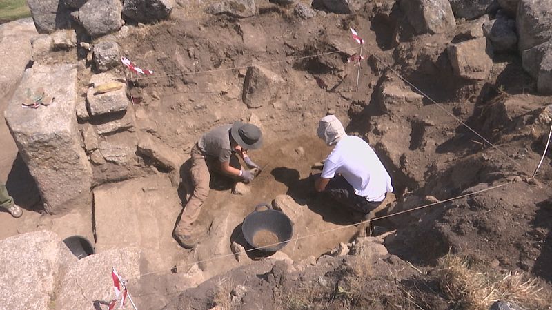 Un equipo de arqueólogos desentraña los misterios del Torreón de Ulaca 
