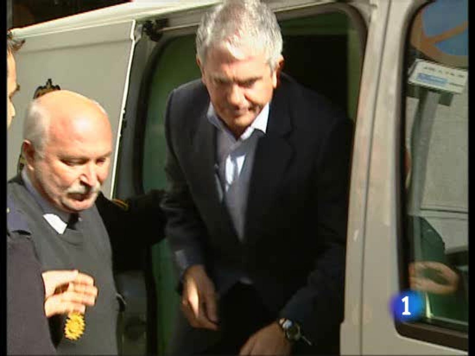 Las grabaciones realizadas en la cárcel al número dos de la trama, Pablo Crespo, revelan una posible financiación ilegal del PP gallego entre los años 1996 y 99, cuando Crespo era Secretario de Organización del Partido.