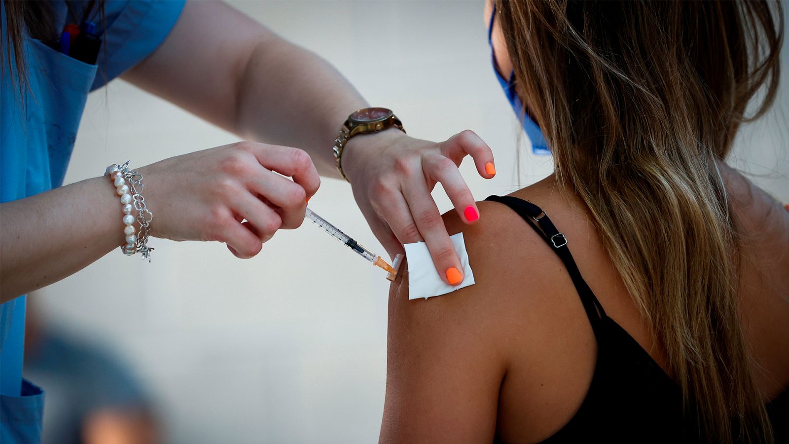 Crecen las anulaciones de citas para vacunarse en el verano