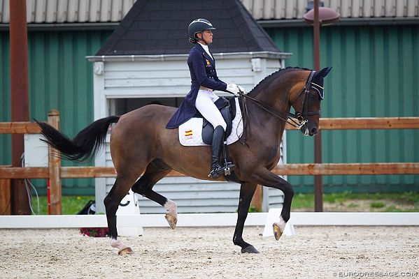 Beatriz Ferrer-Salat, campeona de España de Doma Clásica