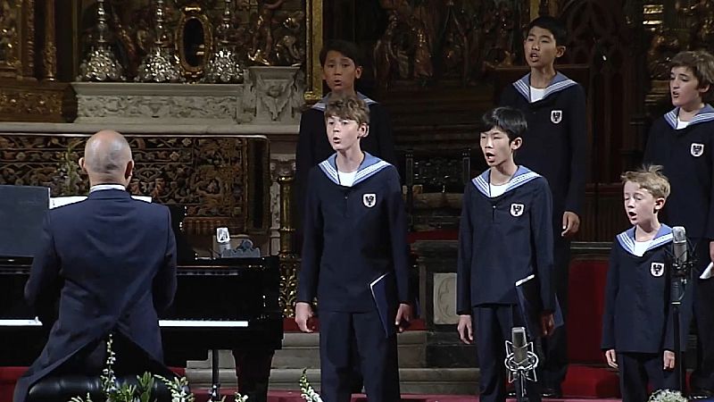 De Alicante a Burgos para escuchar a su nieto con los Niños Cantores de Viena