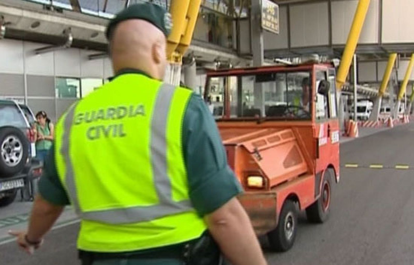 En el aeropuerto de Barajas se hacen controles de velocidad y alcoholemia a los trabajadores | Ver