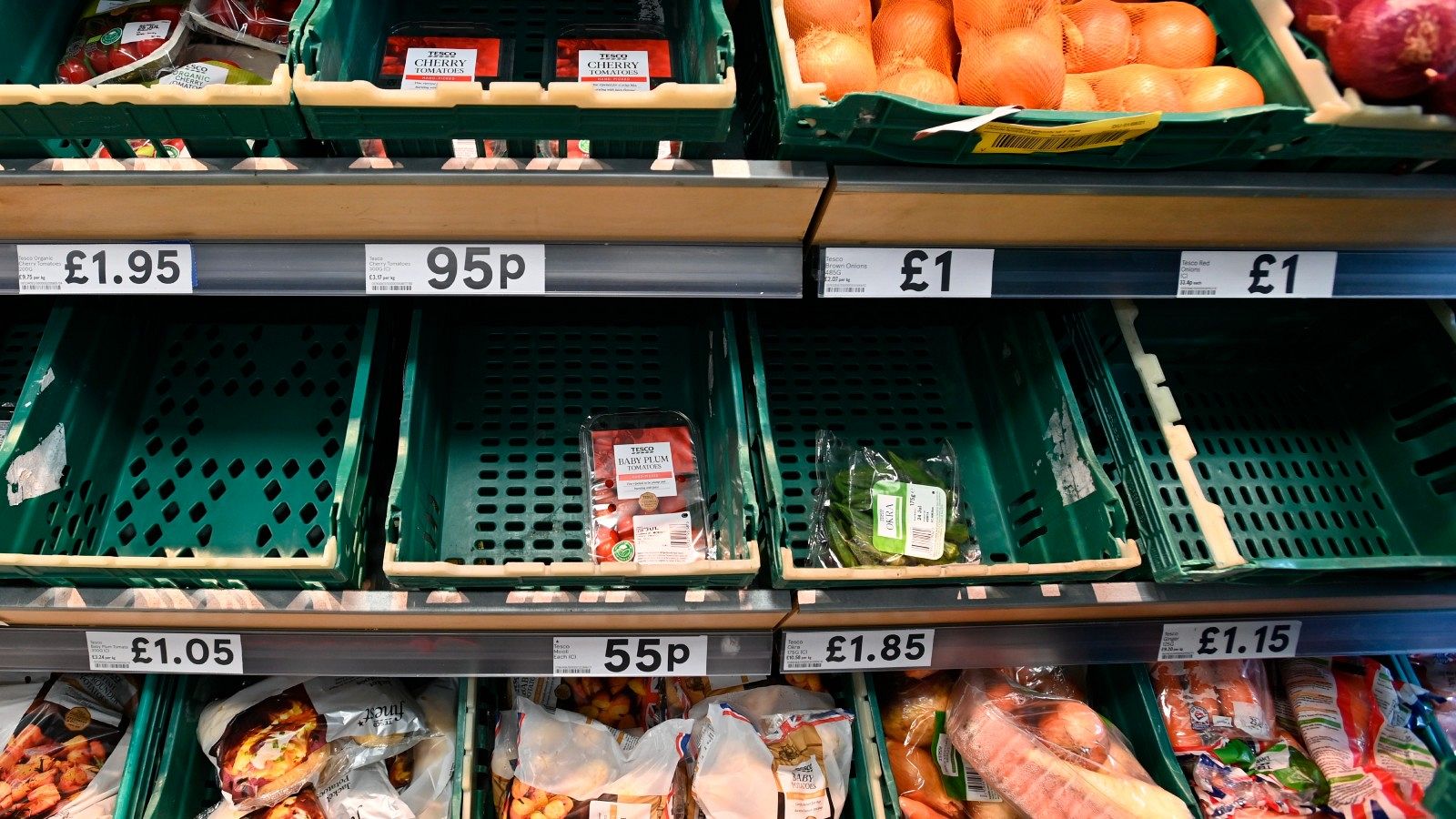 Desabastecimiento en Reino Unido por la 'pingdemia': cientos de miles de aislados por COVID a través de la app de rastreo