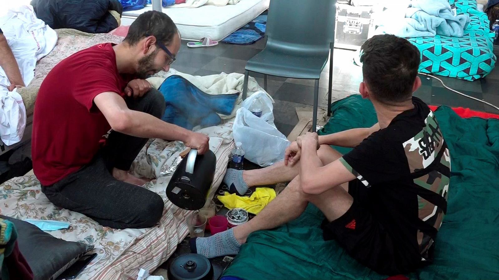 Los migrantes suspenden temporalmente la huelga de hambre en Bélgica | Ver