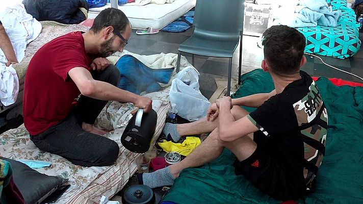 Telediario 2 - Los migrantes suspenden temporalmente la huelga de hambre en Bélgica