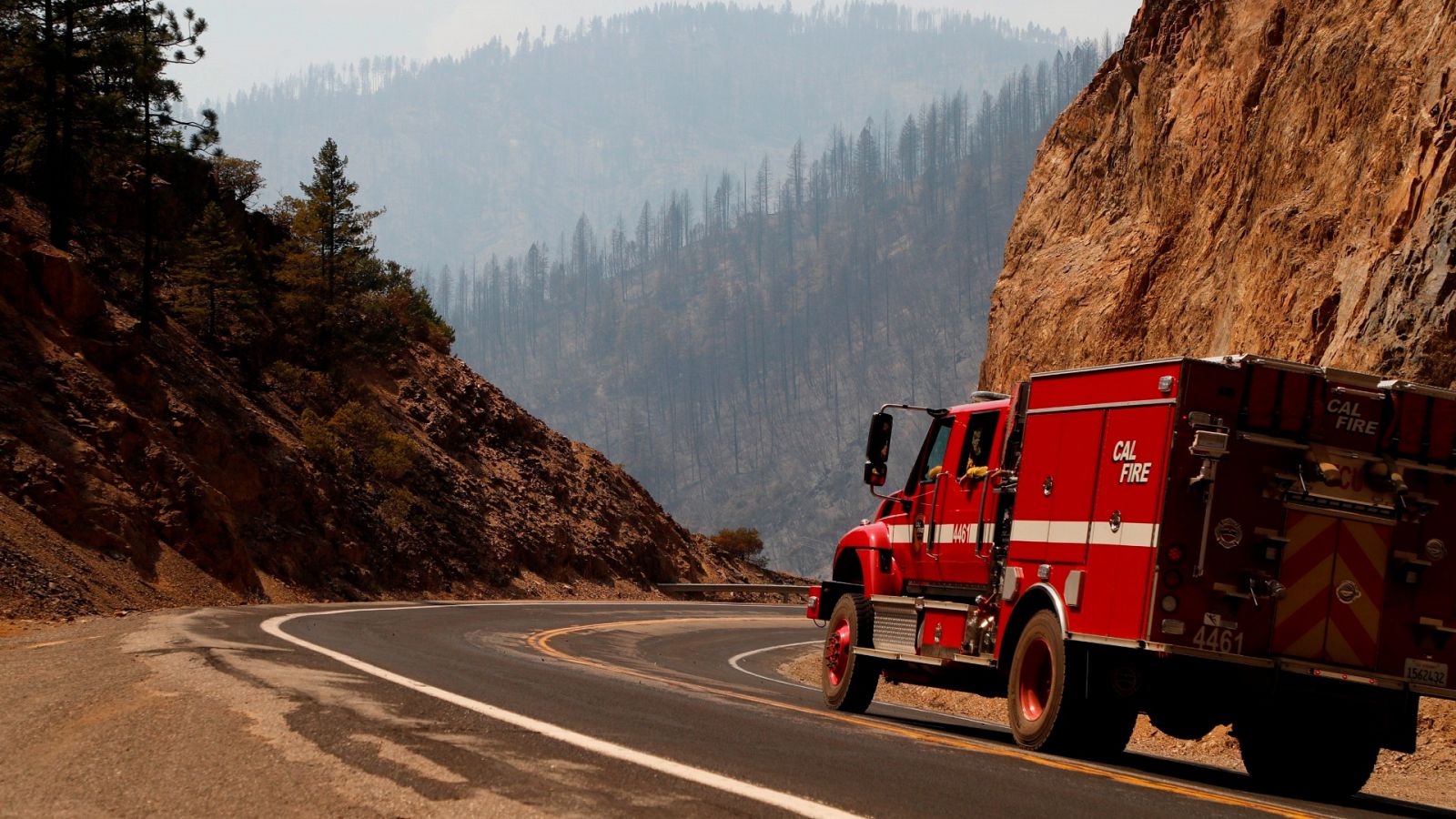 Decenas de incendios permanecen activos en el oeste de Canadá y EE.UU