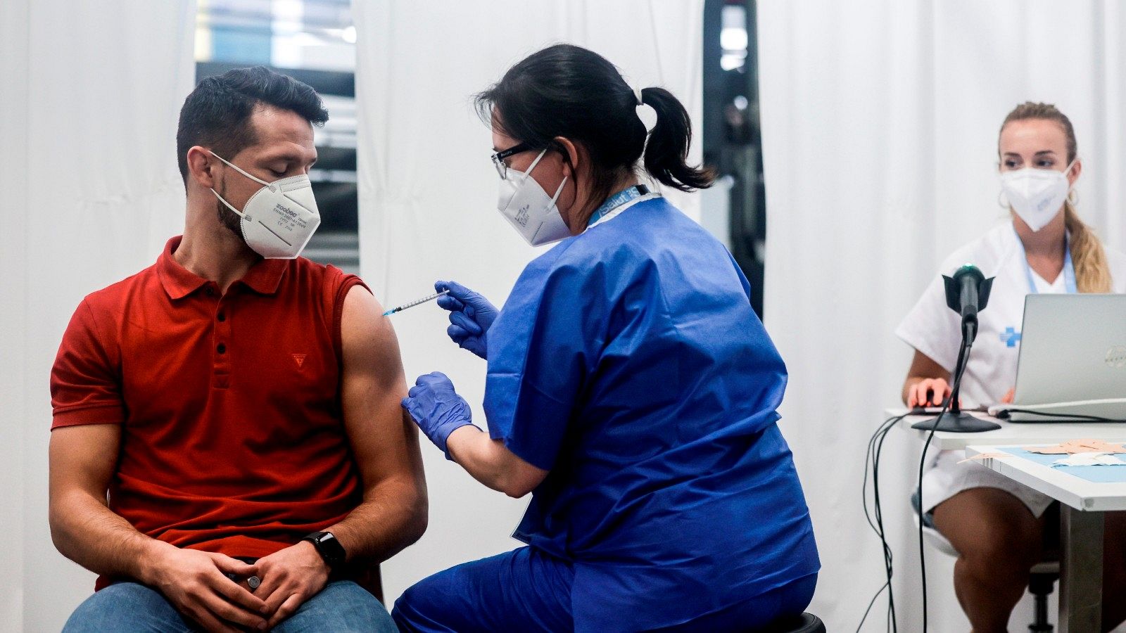 Vacuna COVID: Sanidad abre la puerta a la dosis de refuerzo