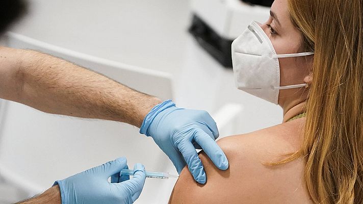  - La Agencia Europea del Medicamento autoriza inyectar la vacuna de Moderna a los adolescentes de 12 a 17 años