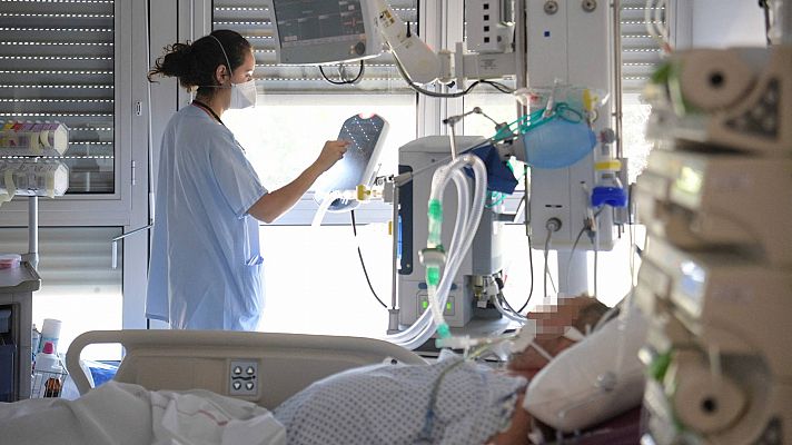 Telediario 2 - La quinta ola presiona a los hospitales: en lo que llevamos de mes los ingresos por COVID se han triplicado