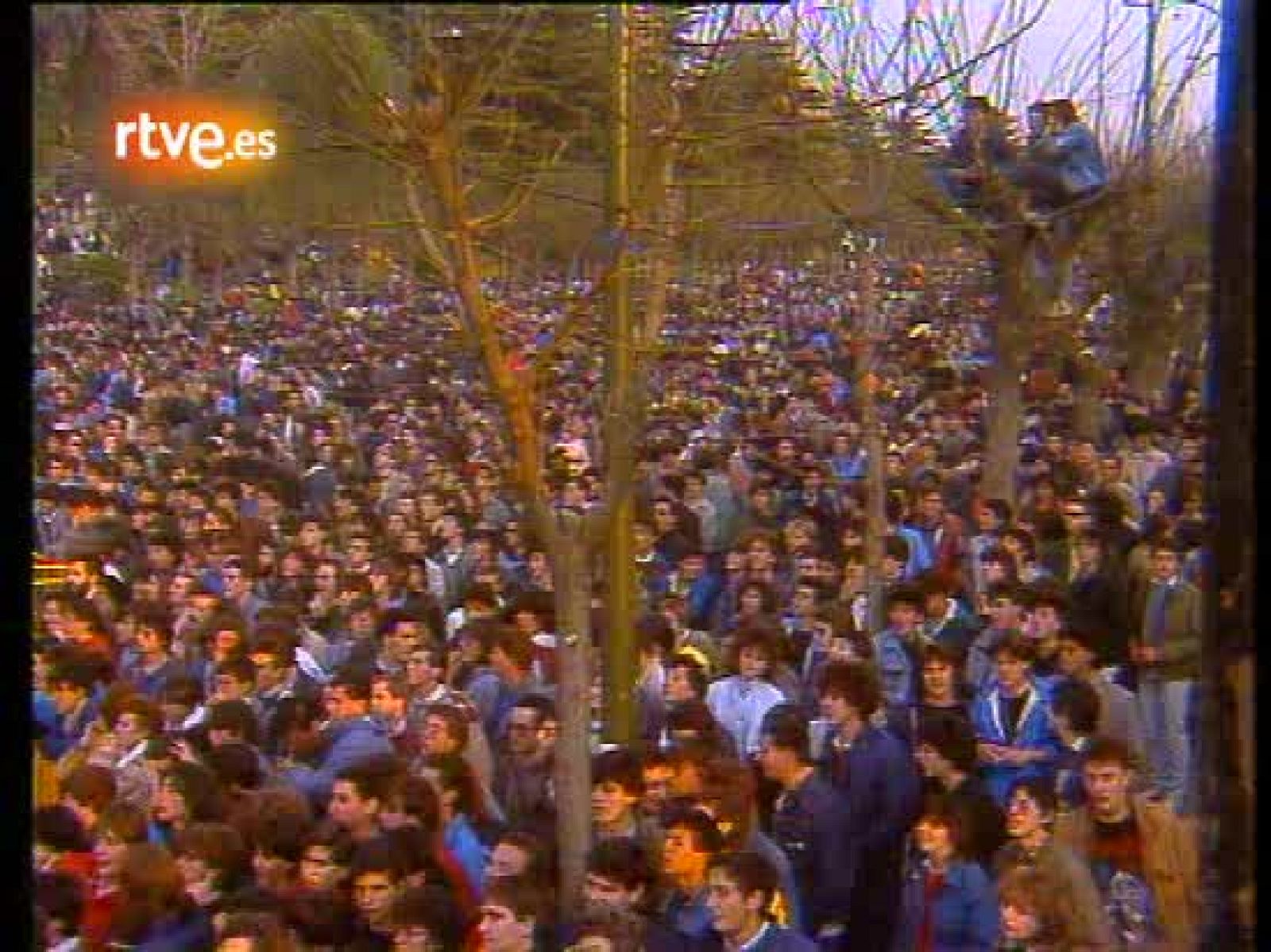 Barricada en el concierto de homenaje a Tierno Galván en 1986 | Ver