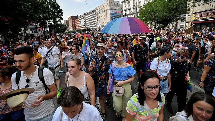 Telediario Fin de Semana - Marcha del Orgullo en Budapest con pancartas y lemas contra el Gobierno de Orbán