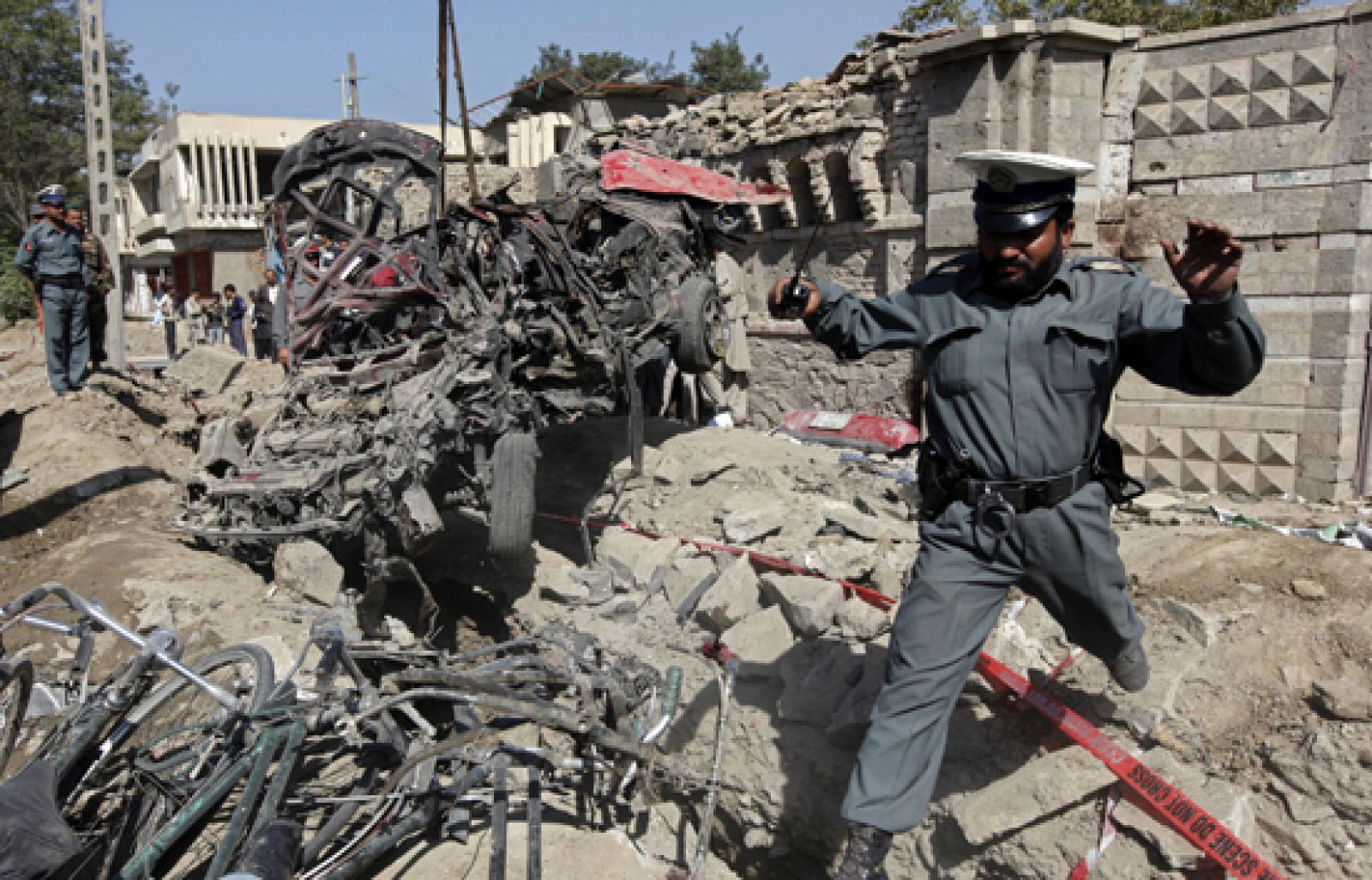 En Kabul, la capital de Afganistán, un coche bomba ha matado al menos a 17 personas | Ver