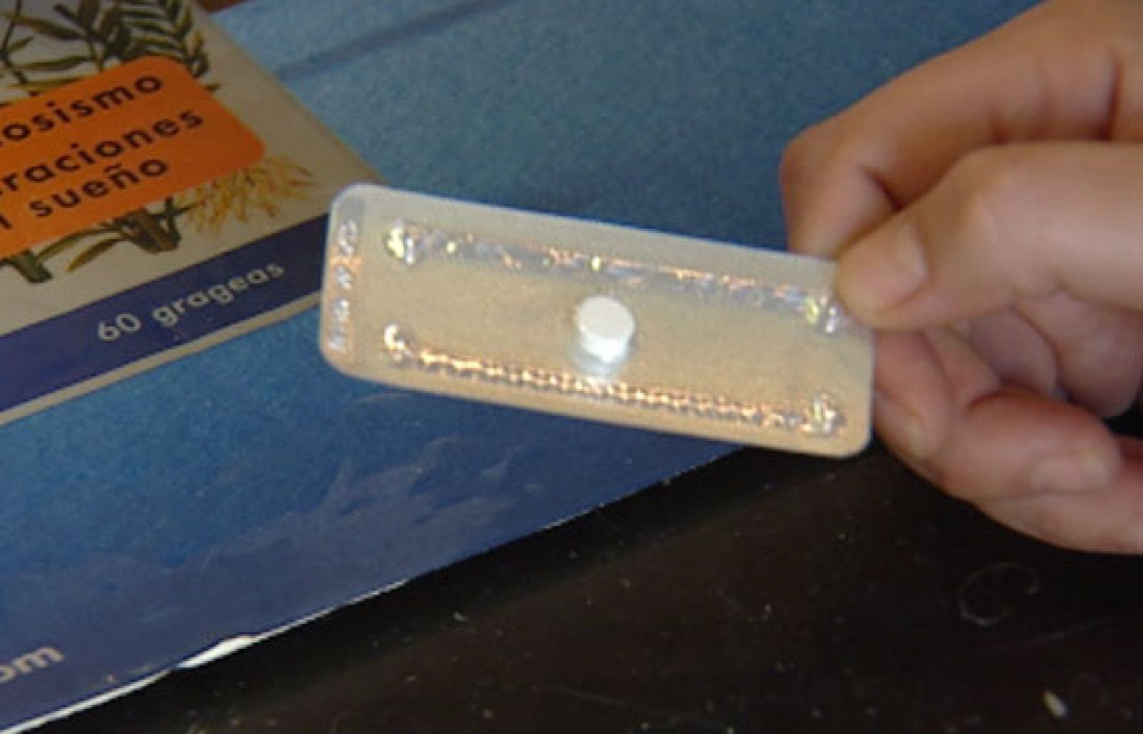 Desde hace diez días la píldora dia después se puede comprar en la farmacia sin receta. Sanidad insiste en que todas las farmacias, las 21.000 que hay en España, deben venderla. Sin embargo, un equipo de Reporteros del Telediario ha comprobado que no es tan fácil conseguirla.