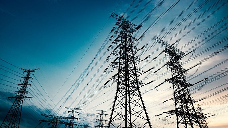 Una avería en la red eléctrica deja sin luz a cientos de miles de hogares en varias comunidades autónomas
