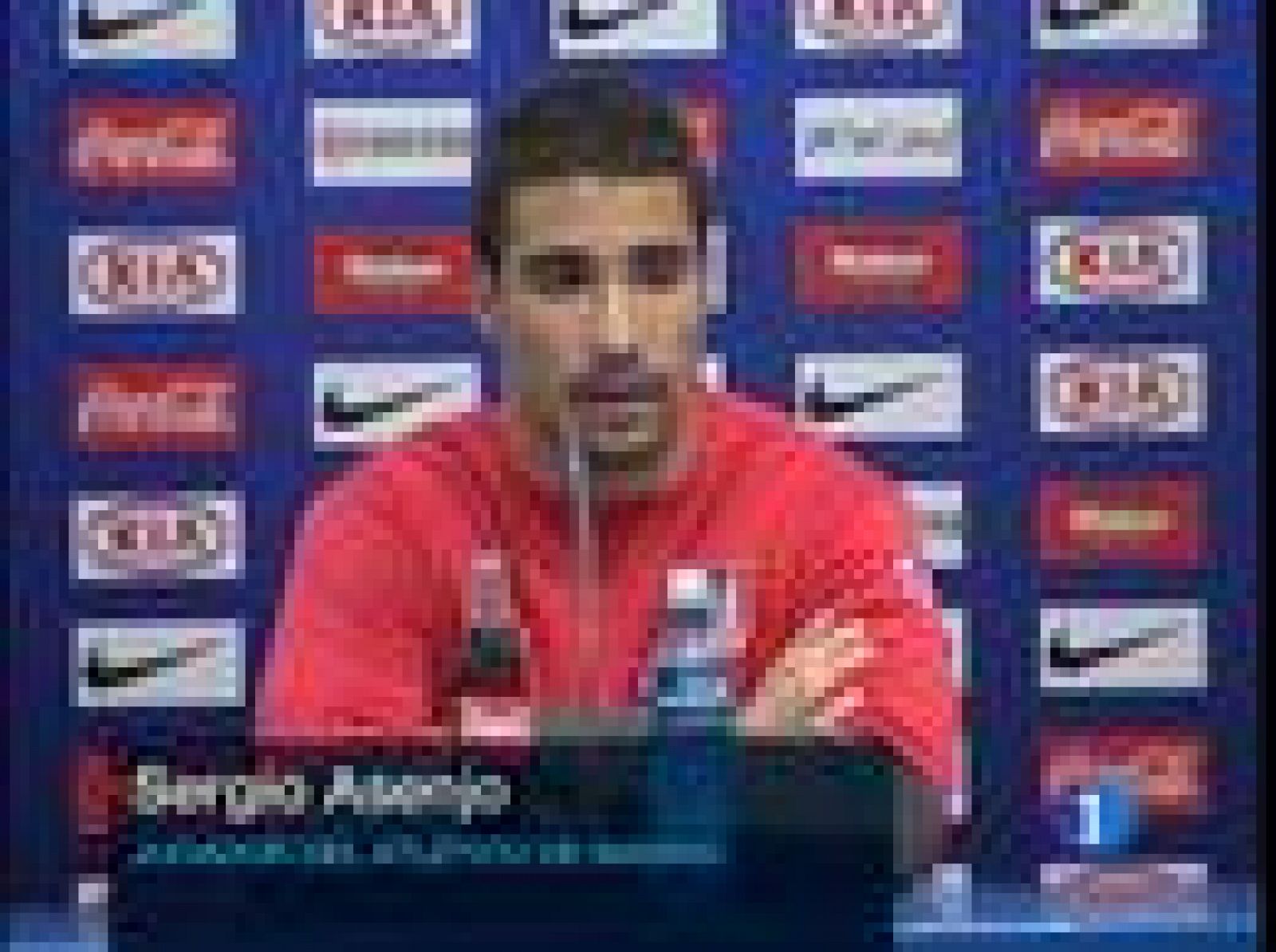 Decepción para la sub-20, y alegría para el Atlético de Madrid, que ya tiene a su portero Sergio Asenjo de vuelta en los entrenamientos, aunque su puerta la ha guardado bien el joven De Gea.