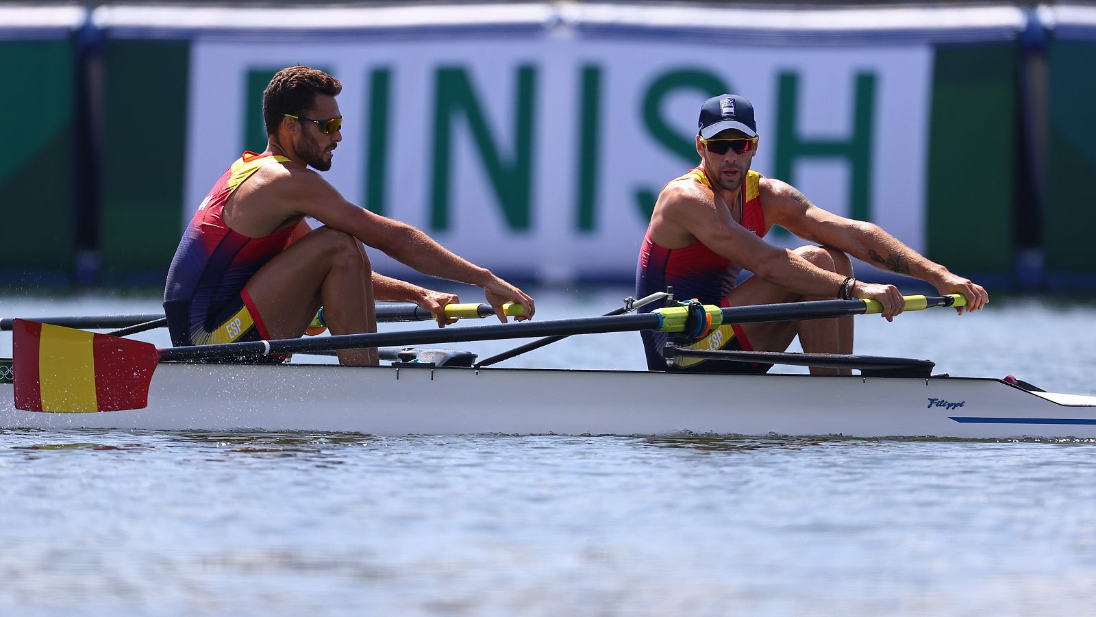 La pareja española formada por Jaime Canalejo y Javier García ha pasado a las semifinales de Dos sin timonel de remo al acabar primera la repesca de este domingo.