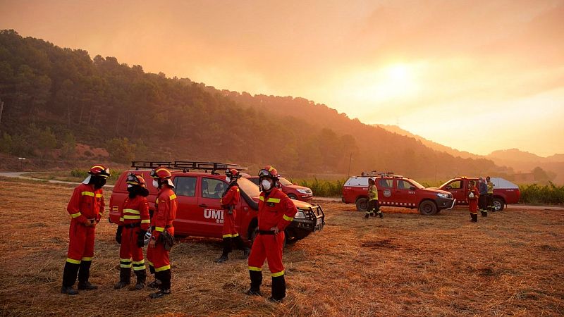 Tres incendios sin control arrasan unas 5.000 hectáreas en Tarragona, Huelva y Albacete