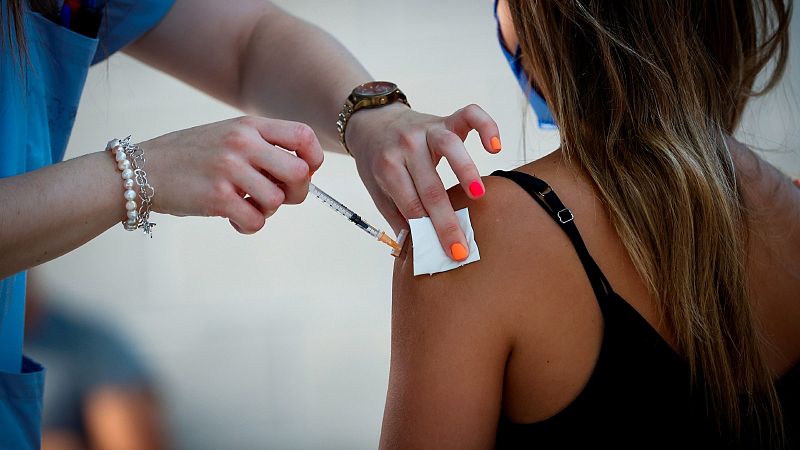 Sanidad: "Ninguna vacuna es efectiva para el 100 % de la población", pero las estimaciones "son totalmente abrumadoras a favor" de las vacunas COVID