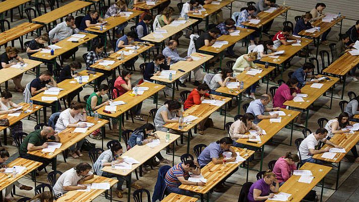 Telediario 2 - El Gobierno aprobará una oferta pública de empleo de 30.445 plazas, la mayor de la historia