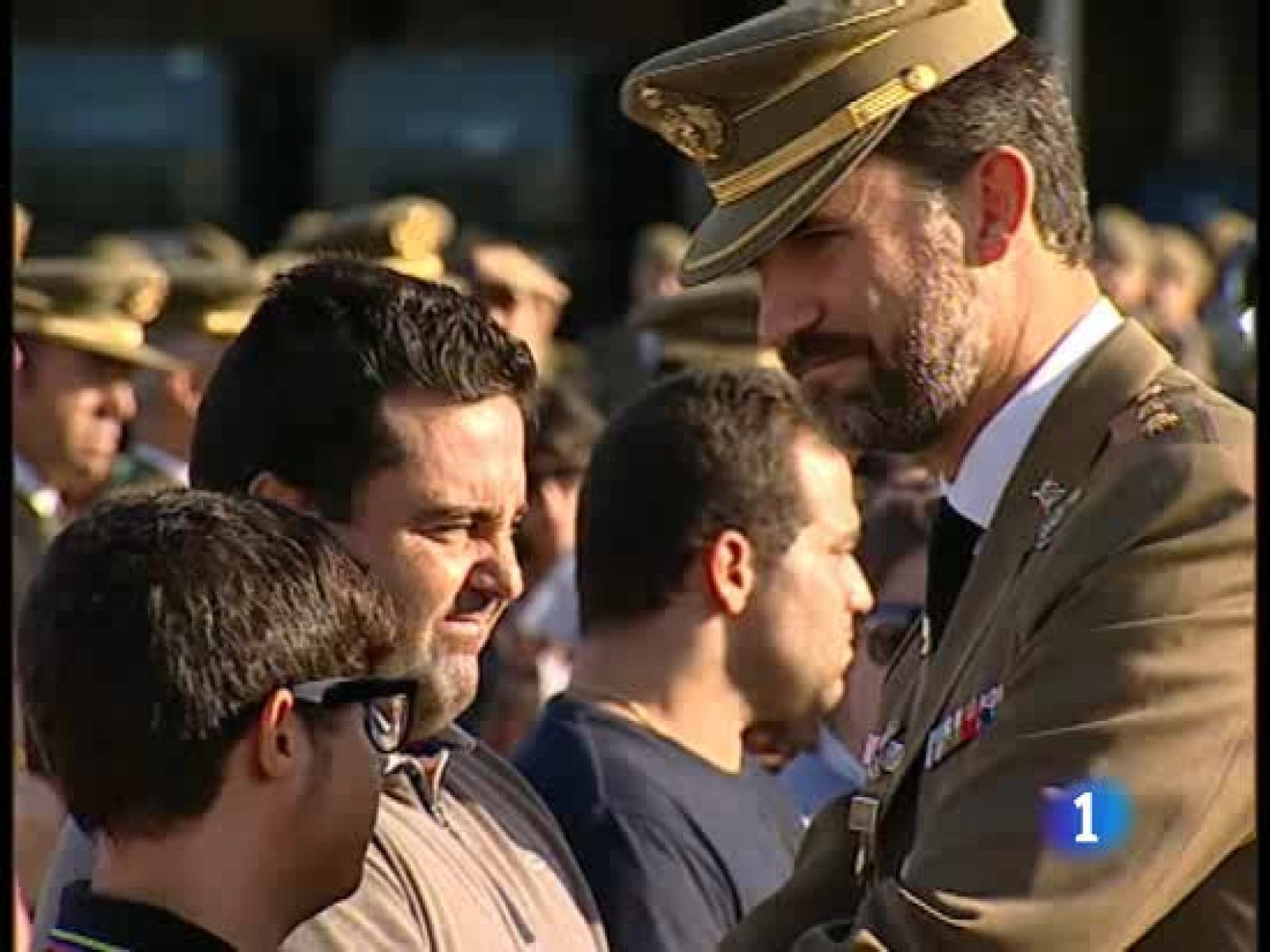 El presidente del Gobierno  ha asistido al funeral por el cabo Cristo Ancor Cabello, muerto anteayer en un atentado en Afganistán. El Príncipe de Asturias y otras autoridades también han acompañado a la familia del militar fallecido.