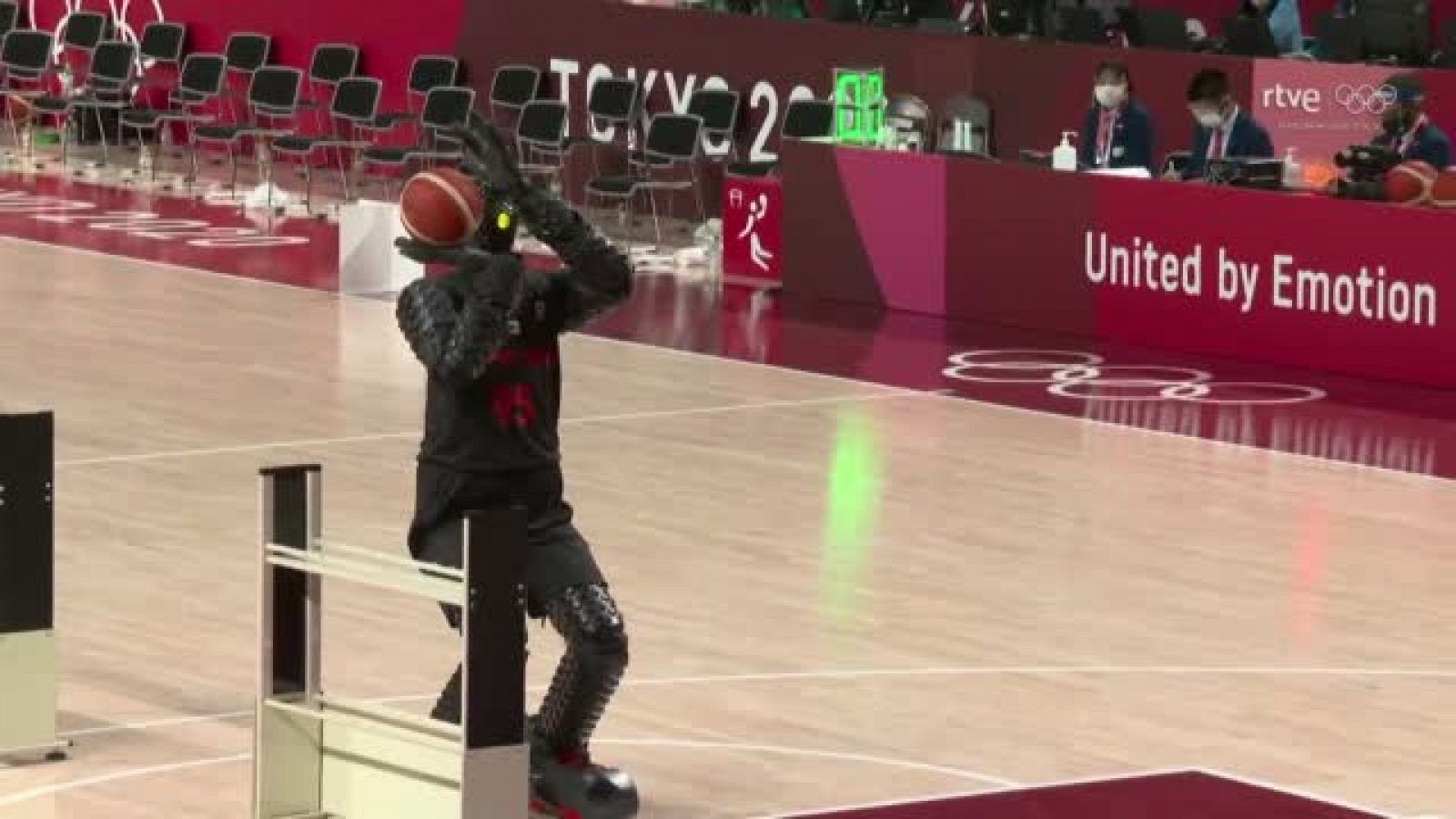 El robot que ha sido la estrella del baloncesto en Tokyo 2020