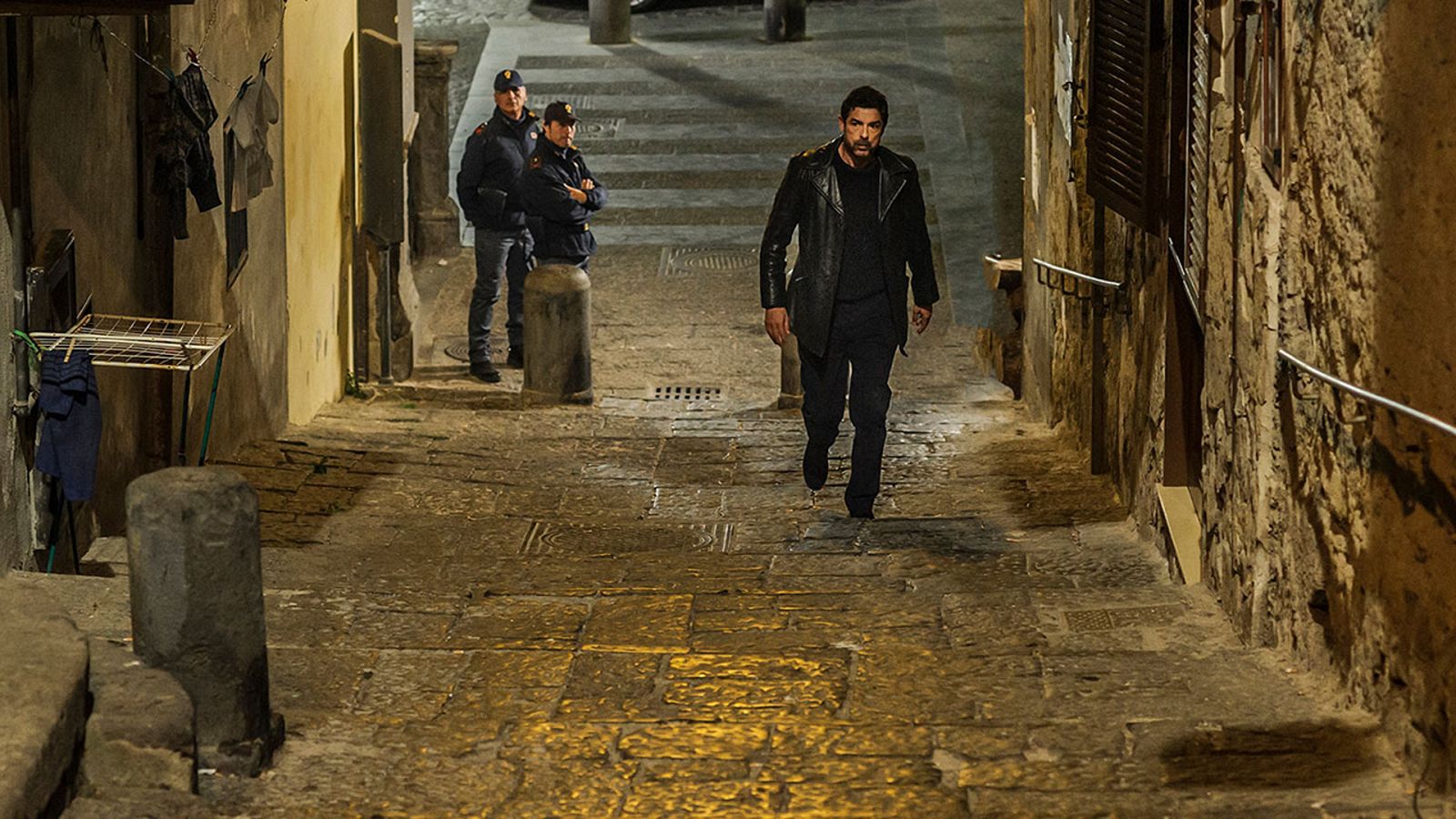 Los bastardos de Pizzofalcone T2 Episodio 1 Bebés