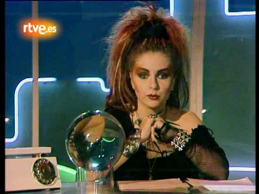 Personajes en el Archivo de RTVE - Tierno Galván habla de cuentos en 'La Bola de Cristal'