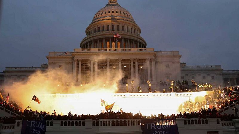 Cuatro policías obligan a EE.UU. a confrontar el horror del asalto al Capitolio