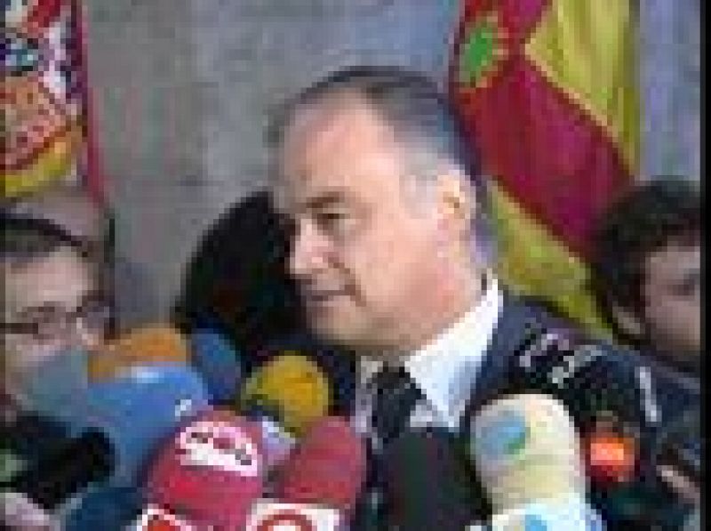 El vicesecretario de Comunicación del PP, Esteban González Pons, ha dicho en Valencia que ha llegado "el momento de hacer algo o de hacer algo".