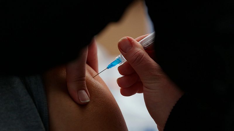 Las comunidades lanzan campañas para vacunar a los rezagados: faltan 2,5 millones de personas mayores de 40 años