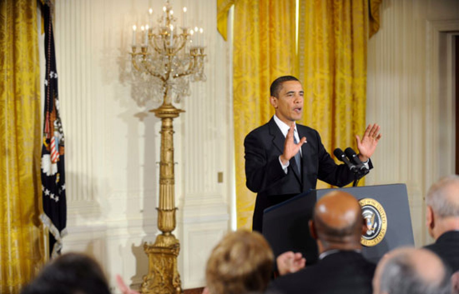 La noticia ha sorprendido en las redacciones de todos los medios de comunicación porque no se esperaba, ya que hace sólo nueve meses que ocupa la Casa Blanca.